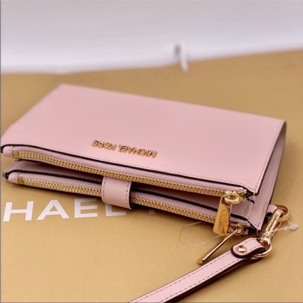 Michael Kors Double Zip Wallet
Wristlet Pink - Picture 4 of 11